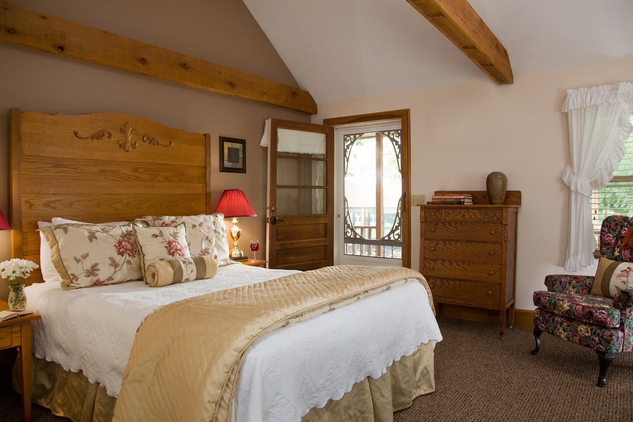 The White Oak Inn Zuck Екстериор снимка